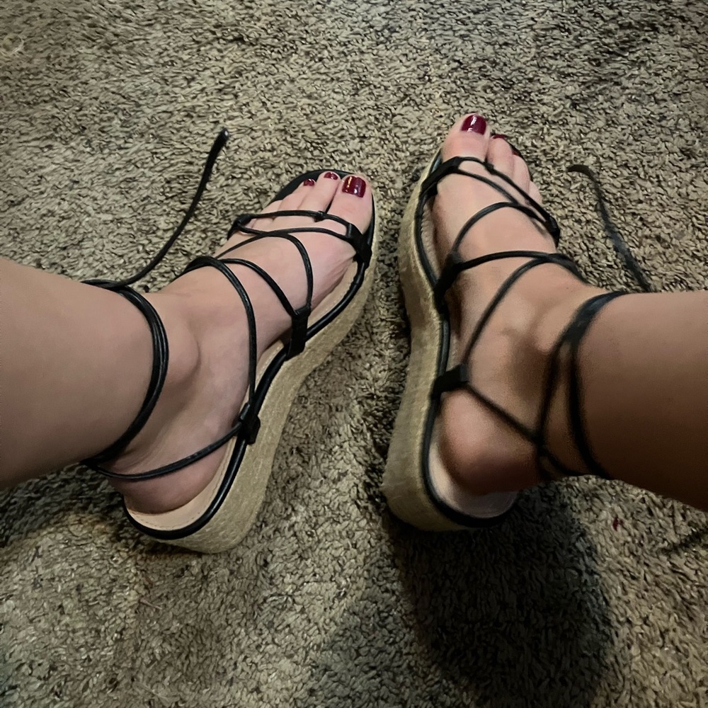 Cute sandals!